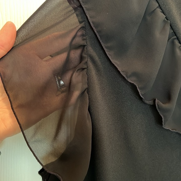 Worthington Womens Ruffle Black Blouse EUC - Picture 8 of 9